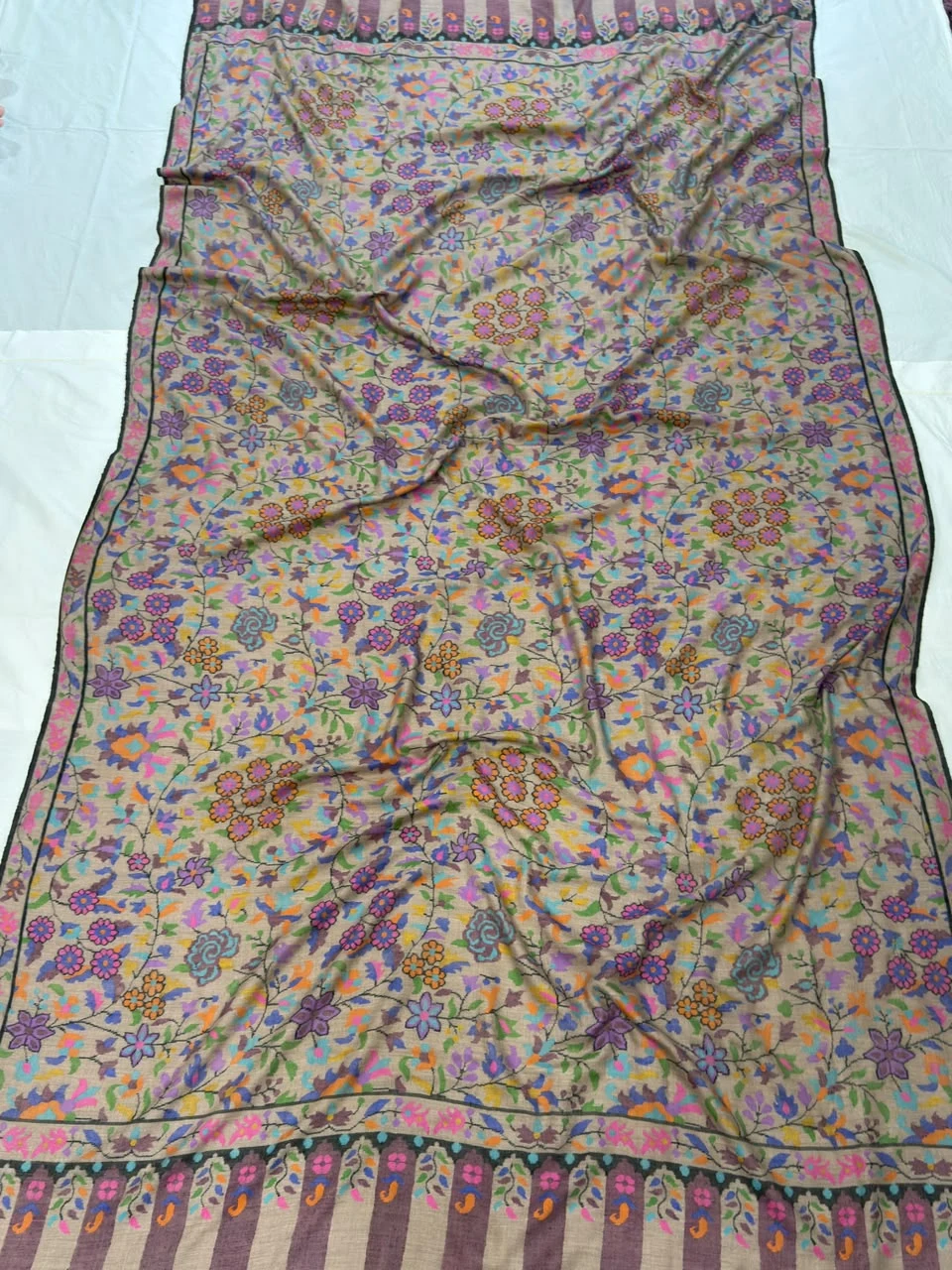 Outline Gulab Kaar Kani Jamawar — Natural