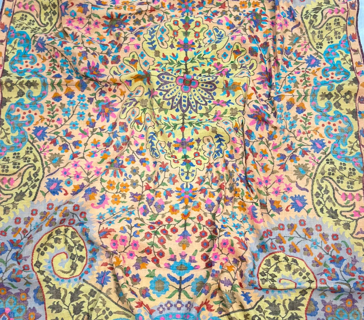 Detailed floral Kani weave